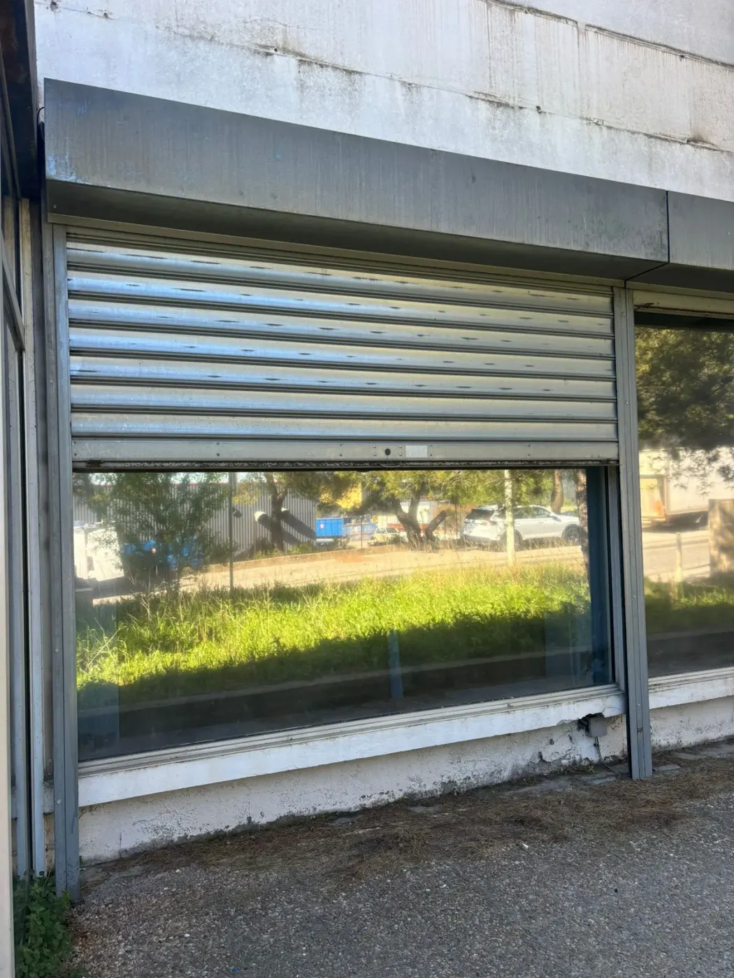 Installation et pose de rideau métallique à Marseille 12